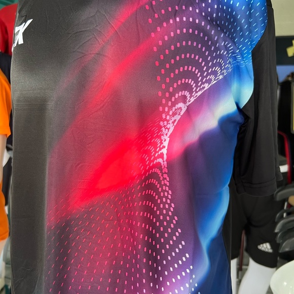 T-Shirt - Picture 12 of 16